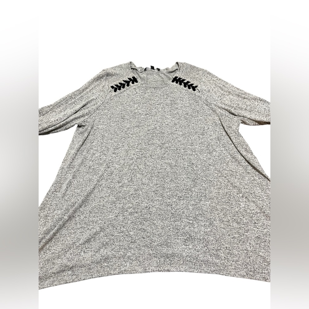 Zac & Rachel Women’s Gray Lace Up Long Sleeve Top